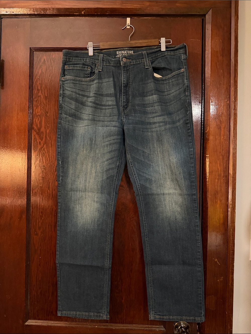 Signature by Levi Strauss Men's Faded Blue Straight Jeans